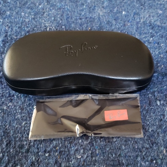 Genuine Ray-Ban case and cleaning cloth - Picture 1 of 2
